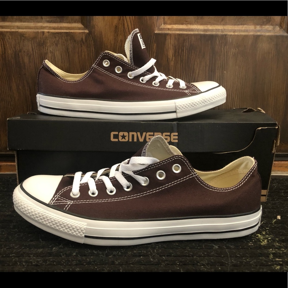 Converse unisex canvas shoe.